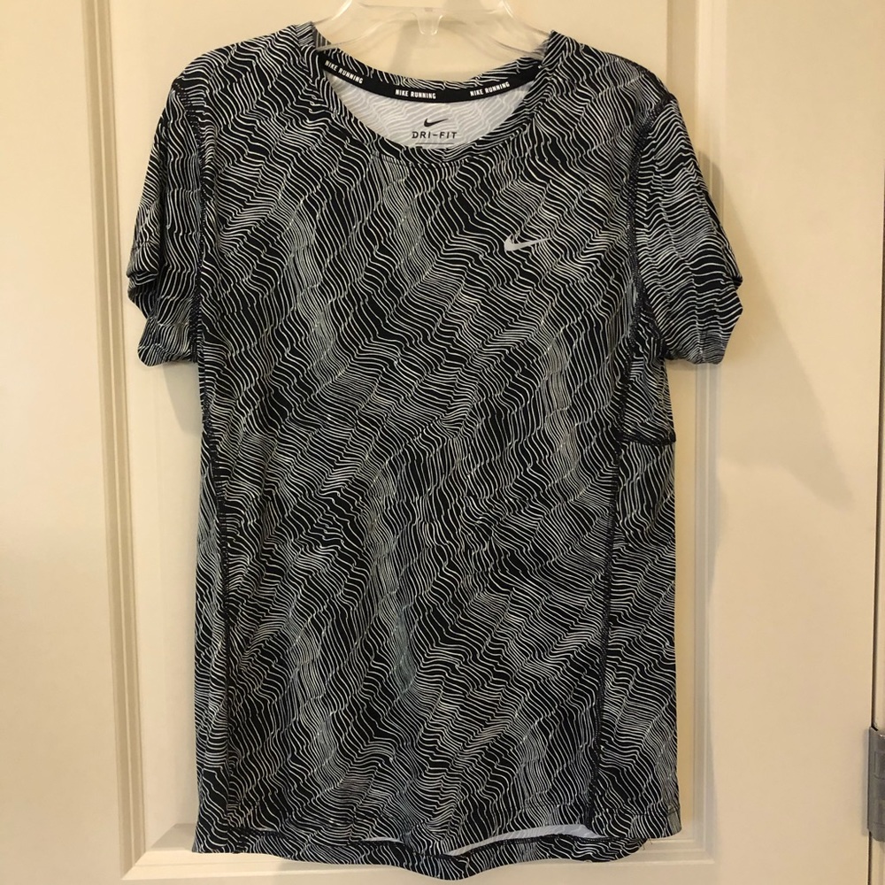 NIKE black and white Dri-fit tshirt